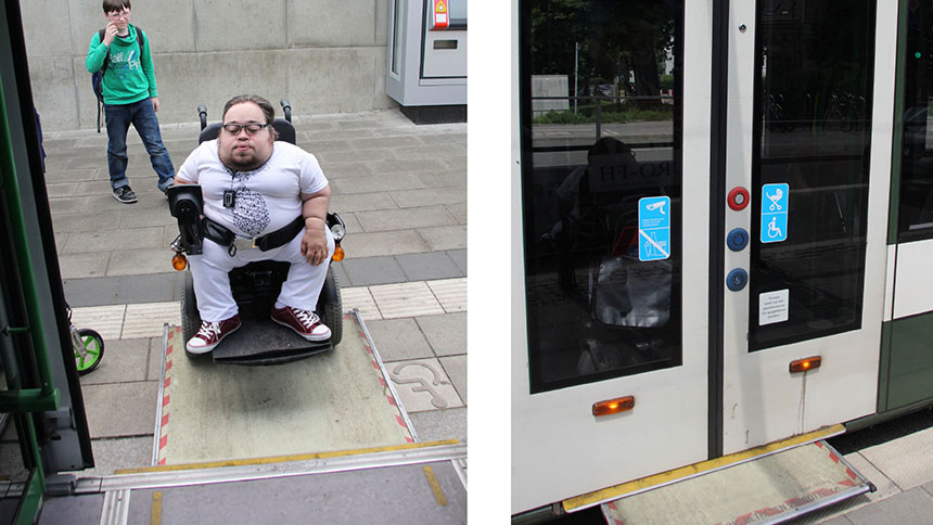 Bild 1: Blick aus dem Abteil einer Straßenbahn: Benedikt Lika mit seinem Rollstuhl auf einer Rampe, die ins Abteil führt. Bild 2: Die Straßenbahn von außen, mit geschlossenen Türen.