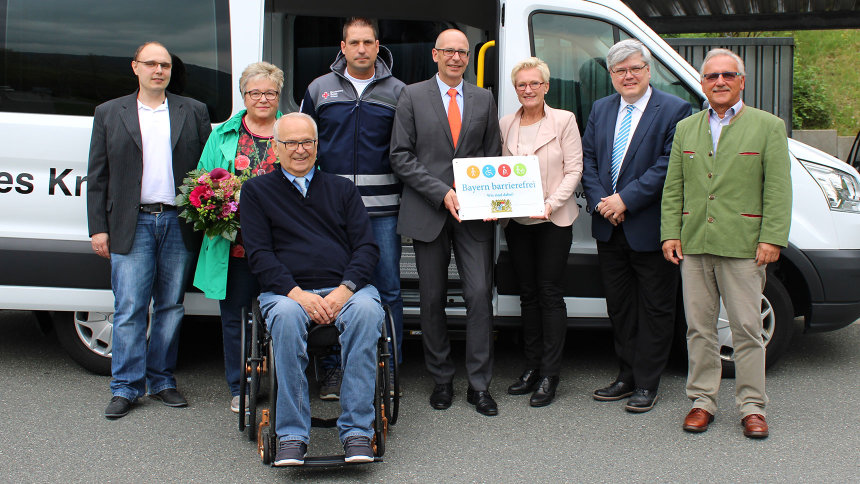 Gruppenbild anlässlich der Übergabe des Signets „Bayern barrierefrei“.