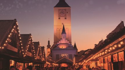 Abendstimmung auf dem Deggendorfer Christkindlmarkt.