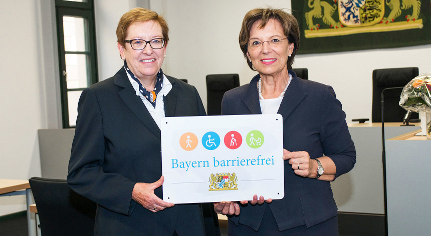 Übergabe des Signets „Bayern barrierefrei“.