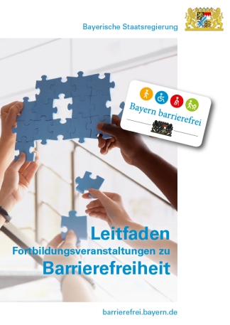 Titelbild des Leitfadens „Fortbildungsveranstaltungen zu Barrierefreiheit“: Hände halten ein größeres zusammengesetztes Puzzleteil und zwei kleinere Puzzleteile in die Luft.