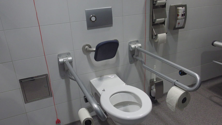 Toilette nach DIN-Norm 18040.