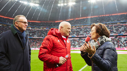 Sozialministerin Müller, Bayern-Chef Karl-Heinz Rummenigge und Stadionsprecher Stephan Lehmann.