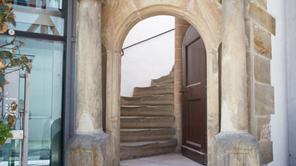 Der alte Eingang mit Wendeltreppe.