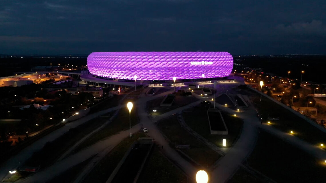 Das Video gibt einen Einblick, wie die Allianz Arena allen Menschen einen barrierefreien Stadionbesuch ermöglicht. 