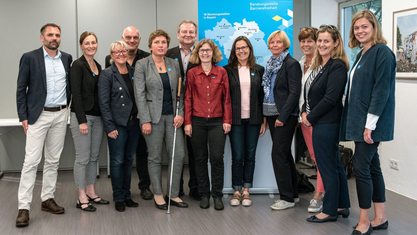 Gruppenfoto: das Team der Beratungsstelle Barrierefreiheit.