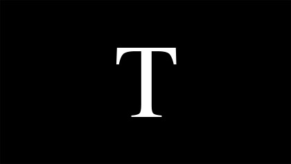 Ein großes weißes „T“ steht vor schwarzem Hintergrund.