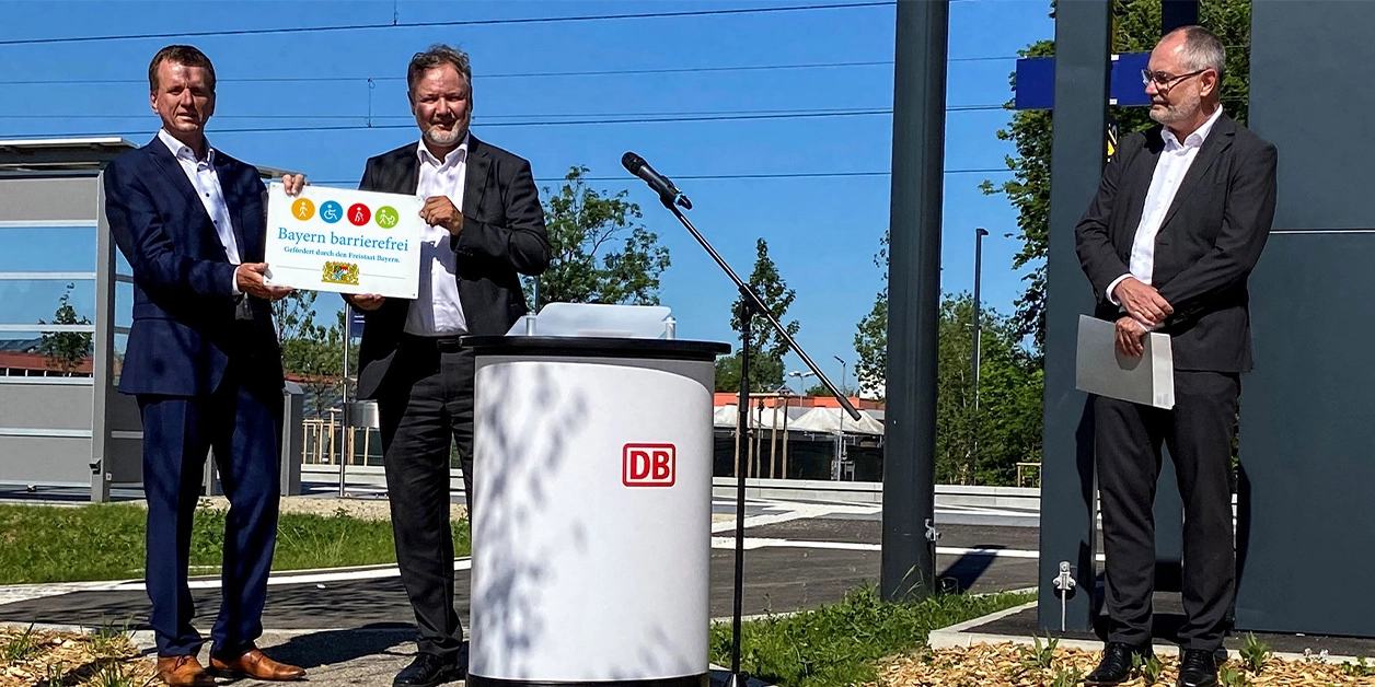 Übergabe des Signets „Bayern barrierefrei“.