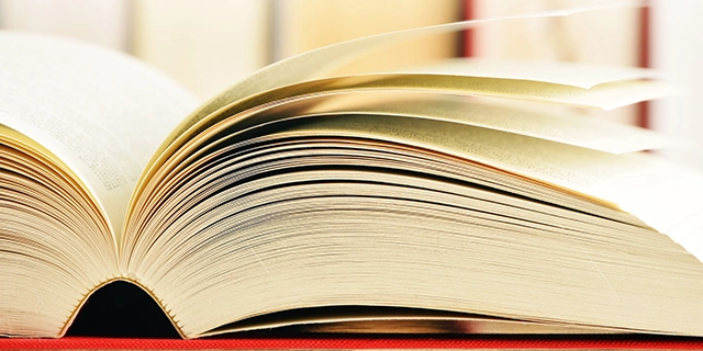 Aufgeschlagenes Buch